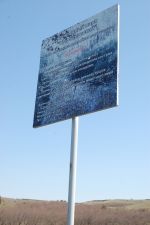 В новой табличке уже несколько пулевых отверстий.