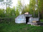 Заброшенная насосная станция. Кругом обводнённость, грунтовые воды близко..